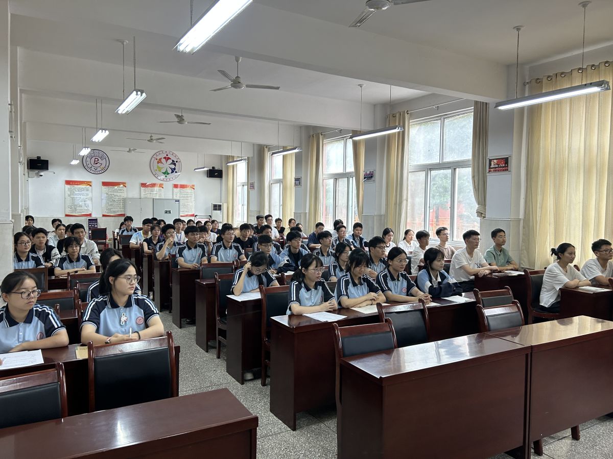 严守食品安全底线，优化校园餐饮服务——市二高召开食品安全培训暨期末民主测评会