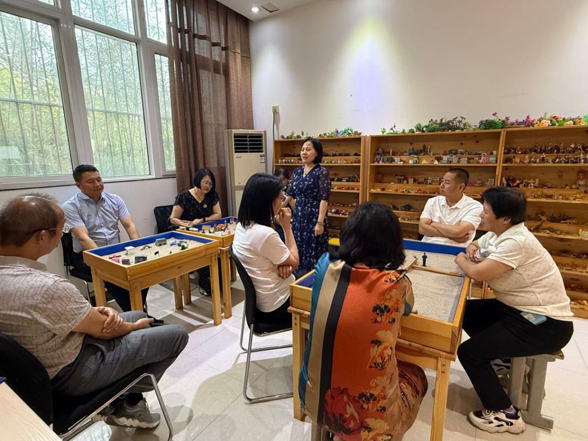 松弛有度过假期，温柔陪伴共成长 ——平顶山市二高第七期家长沙龙活动顺利召开