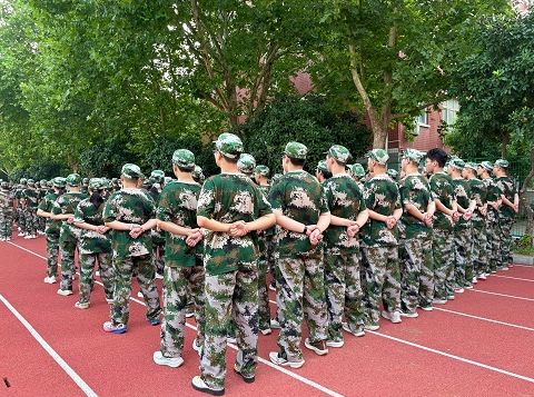 学生认真训练图2.jpg