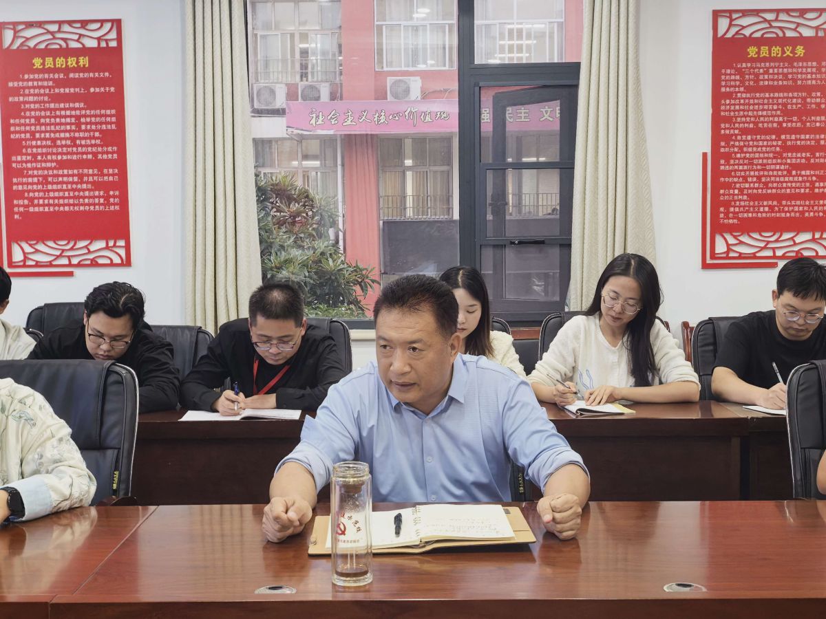 深耕班级治理 点亮育人微光——平顶山市二高召开全体班主任工作会议