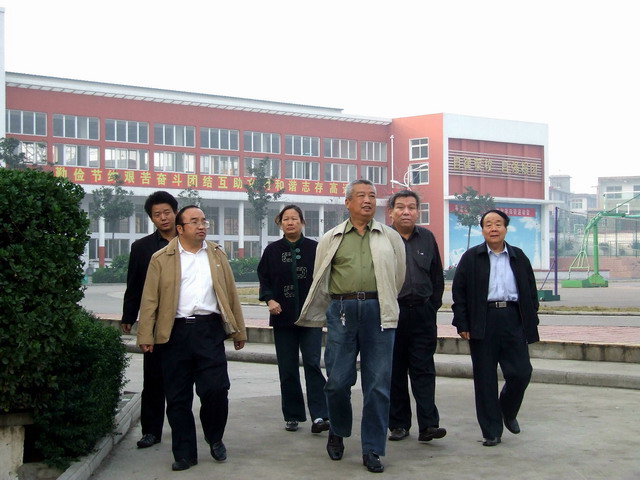 市政协副主席潘民中到市二高考察工作