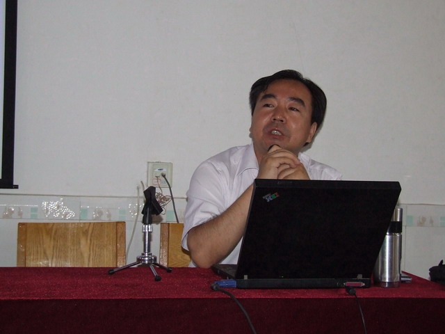 市二高特邀河南教育学院任民教授来校举办讲座