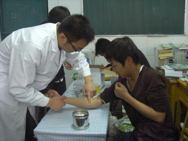 市二高高考血检工作顺利完成