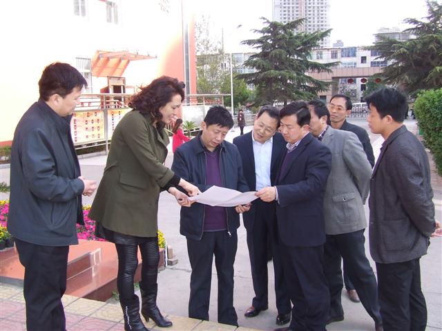 市教育局局长邱红标莅临市二高视察工作