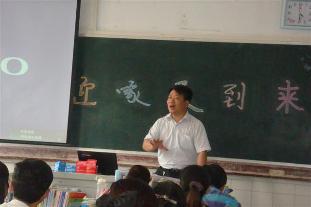 市二高: 共同托起明天的太阳