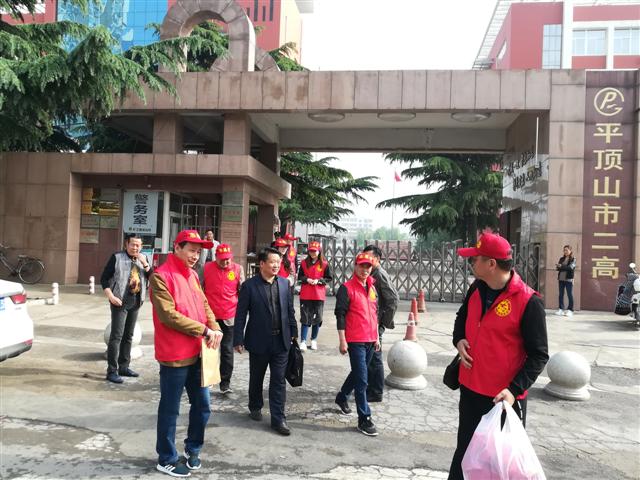 市二高党员志愿者社区行之家风家教进社区