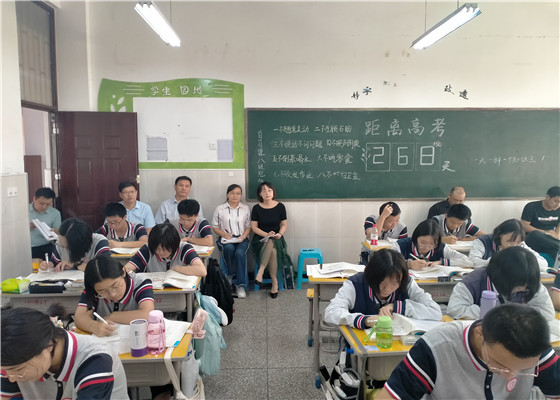 市二高举办职评赛课活动助力教师专业成长