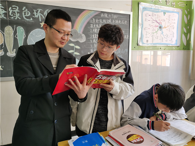 我心中的教师——李钊