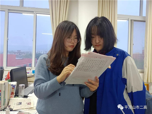 我心目中的老师——何袅