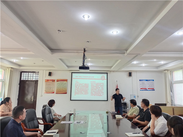 市二高高二年级召开成绩分析会