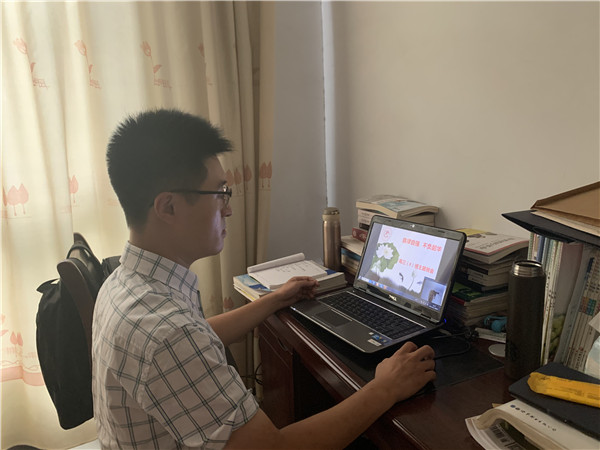 自律自强 不负韶华——市二高开展线上主题班会