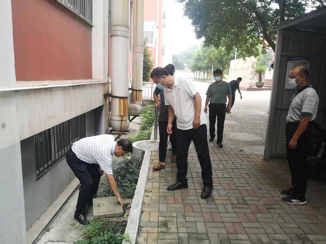 反应迅速 全面排查 精准发力——市二高开展防汛抢险系列行动