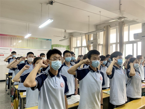 激情励志，全面成长——市二高开展“学生每日九必修”