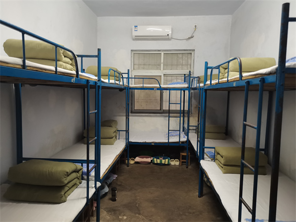 铁血激昂梦，青春正当时 ——市二高高一学子在军训基地开展综合素质拓展训练