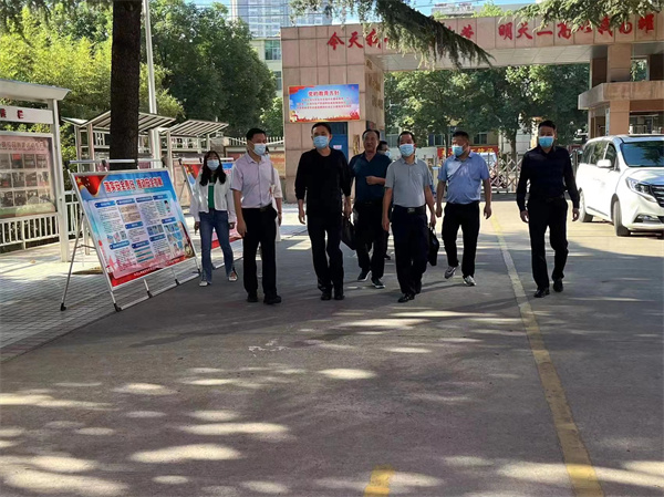 迎接校园安全检查 筑牢校园安全防线——市二高迎接“河南省安全生产专项整治三年行动”检查