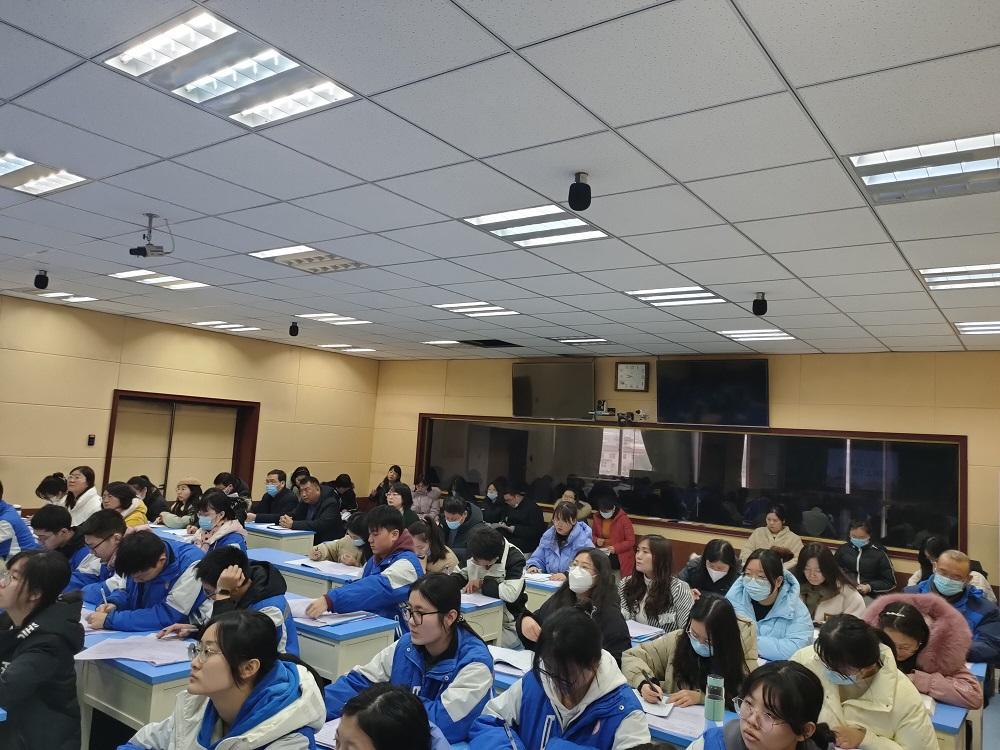 优秀教师展风采，示范引领促成长 ——市二高开展高三教师“教学示范课”活动