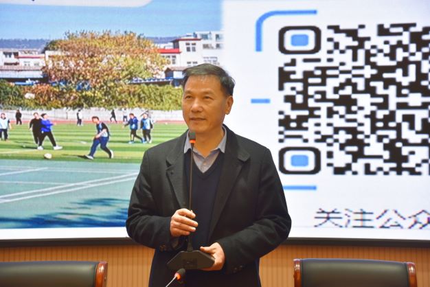 家校携手共奋进，助力中招圆梦时——平顶山市二高党委书记、校长张建岭受邀前往市第四十二中学开展专题讲座