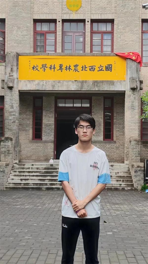 【母校印记】岁月不重来，一日难在晨——2022届毕业生赵炫贺