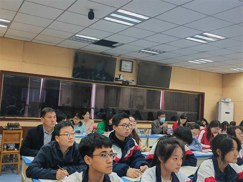弦歌不辍方致远 雏凤清声沐春风——平顶山市二高开展高一青年教师过关课活动