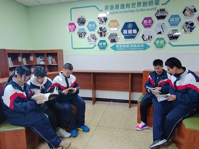 “分享好书 传递智慧 共同成长” ——平顶山市二高开展图书分享活动