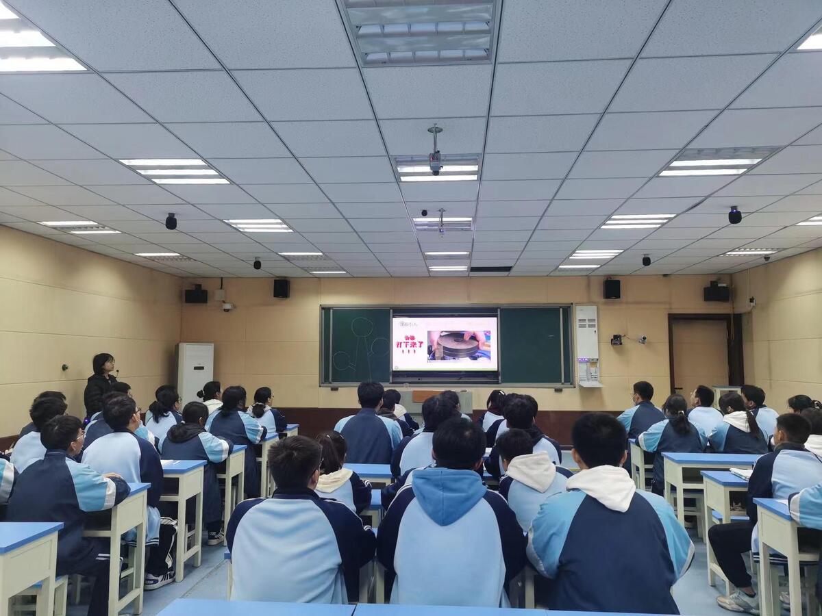 技教融合展风采，智慧课堂赋新能 ——市二高化学组开展青年教师信息技术与学科融合示范课活动