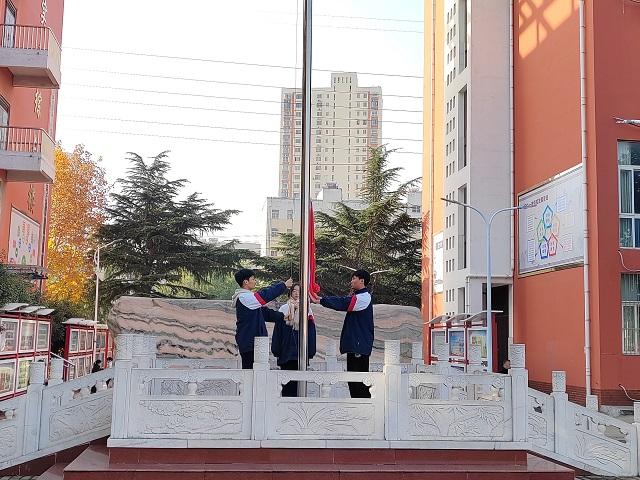 “心中有文明 校园有风景” ——平顶山市二高开展国旗下的演讲活动