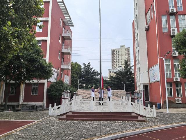 弘扬奥运精神 奋进崭新征程 ——平顶山市二高开展新学期国旗下思政第一课活动