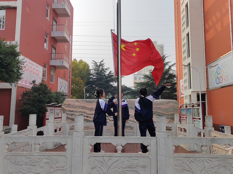 礼赞新中国，奋进新时代 ——平顶山市二高开展爱国主义教育主题演讲活动