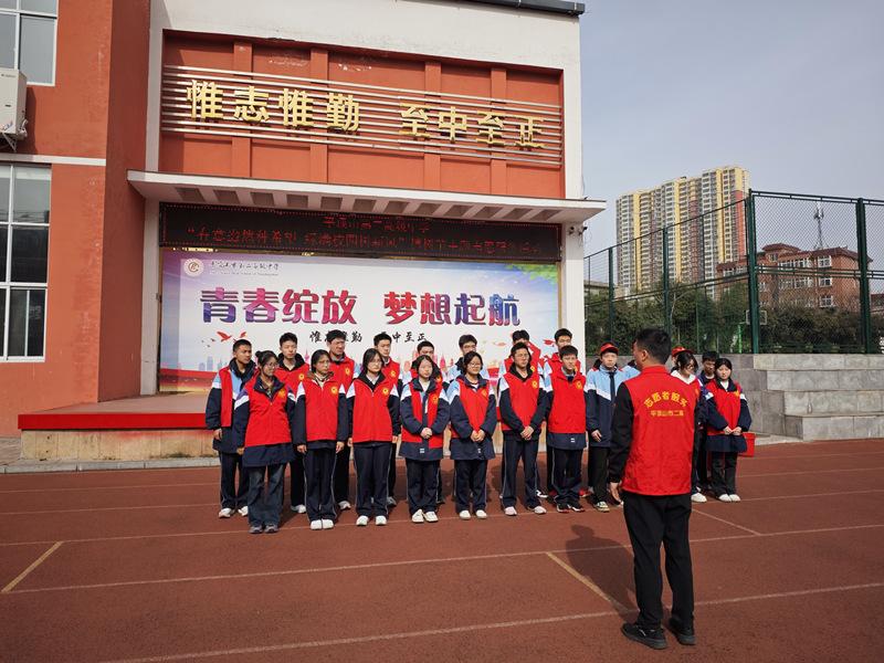 春意盎然种希望 绿满校园树新风 ——平顶山市二高开展植树节学雷锋志愿服务活动