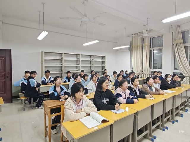 声韵传情承经典，剧韵逐光启新程 ——平顶山市二高话剧朗诵社新生见面会顺利举行