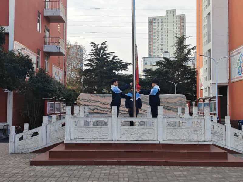 拥抱新时代 立志向未来 ——平顶山市二高开展励志主题教育活动
