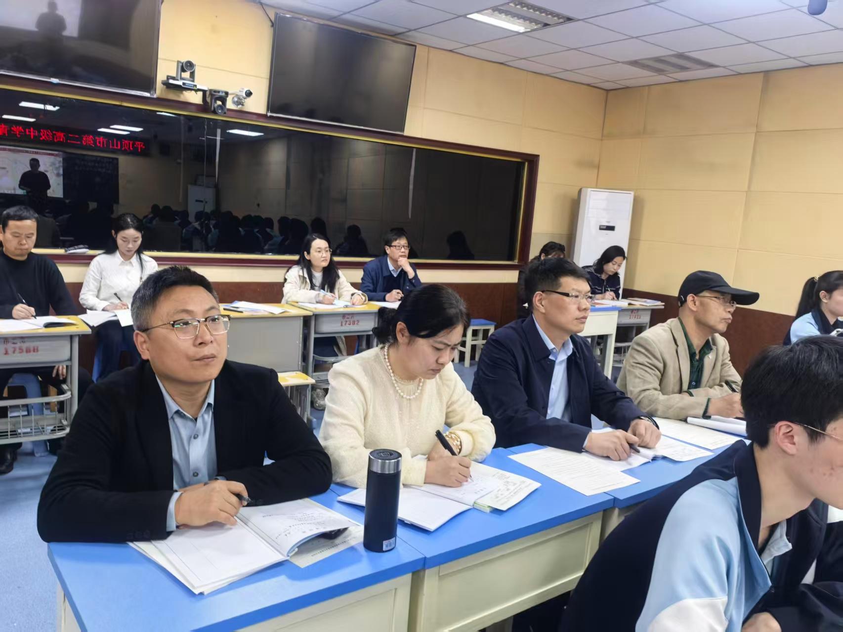 以课展风采 以研促提升 --市二高历史组青年教师参加课改汇报课活动