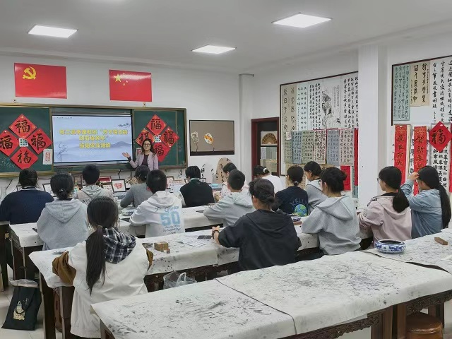 【社团风采】“方寸镌古韵 印石绽芳华”——市二高书法社团篆刻实践活动