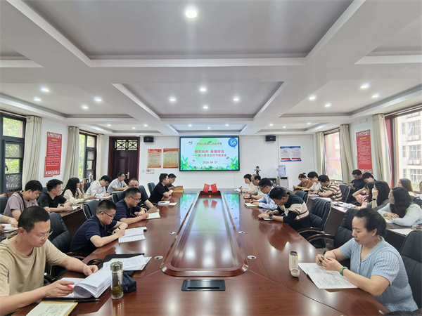 师泽如光  虽微致远——平顶山市二高召开第六届班主任节座谈会