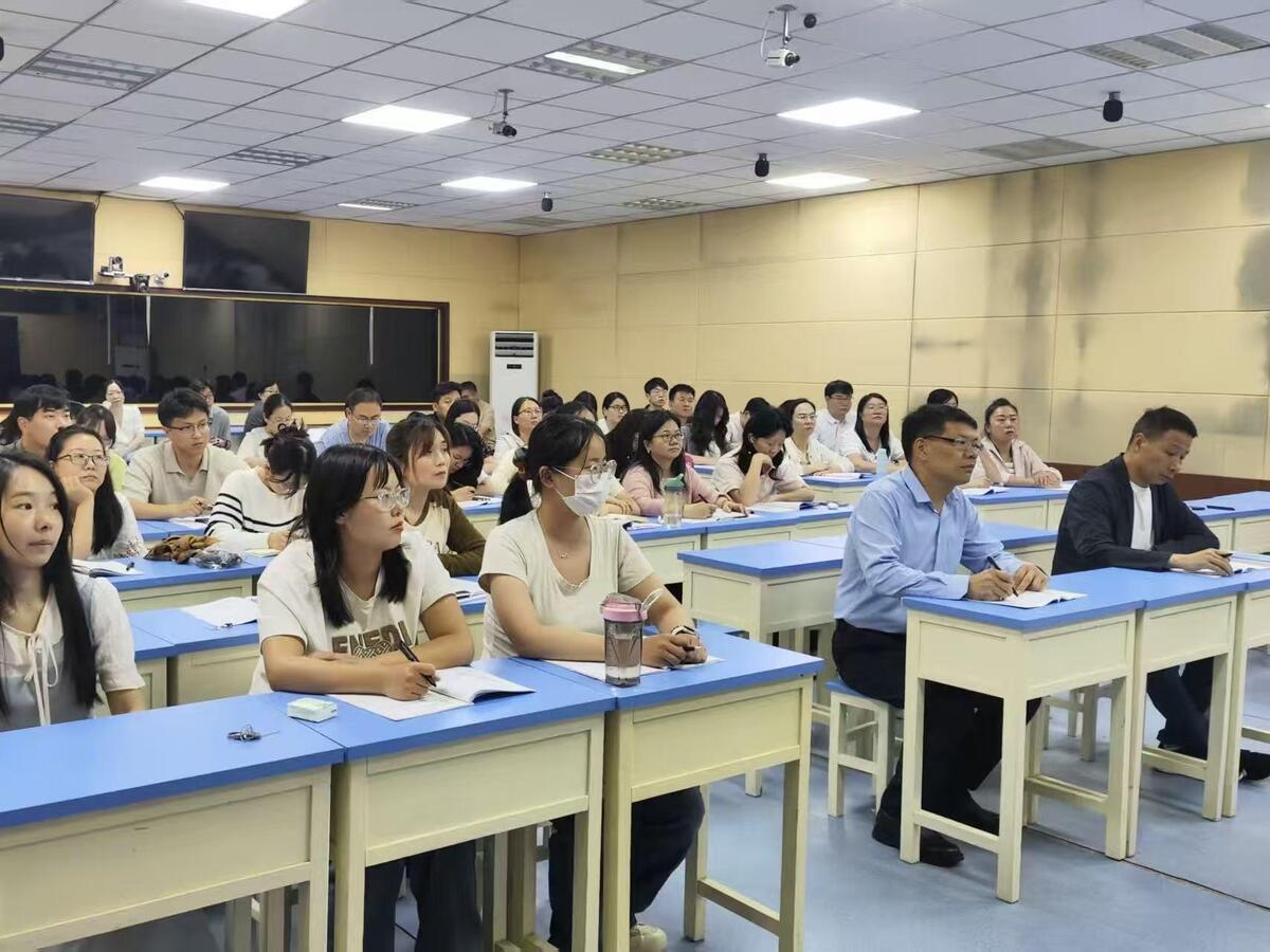 对标命题方向，赋能教学提升 ——平顶山市二高举办省级命题培训精神集中传达学习活动